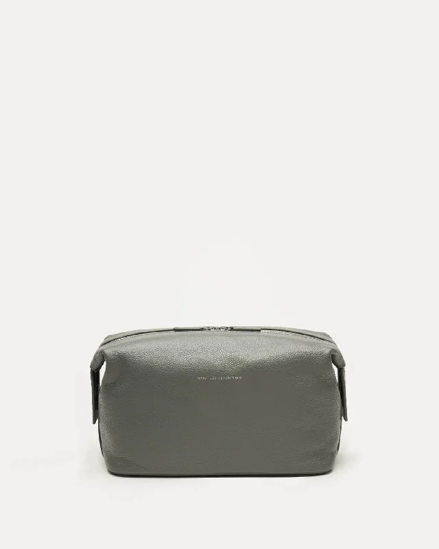 Classy Style Discounts Kenyatta Pebble Grained Leather Toiletry Bag