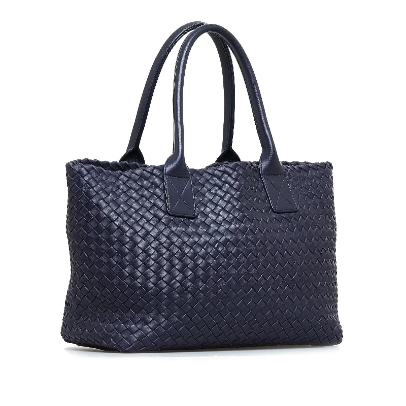 Rustic Bags For Outdoor And Nature-Inspired Looks Bottega Veneta Medium Intrecciato Cabat Tote (SHG-YTALj1) Rustic Bags For Outdoor And Nature-Inspired Looks Bottega Veneta Medium Intrecciato Cabat Tote (SHG-YTALj1)